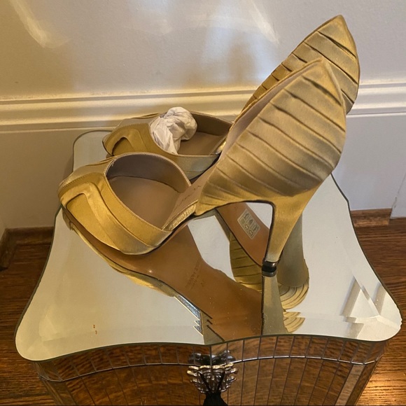 Coye Nokes Gold D’orsay Pumps two sizes - Picture 10 of 10